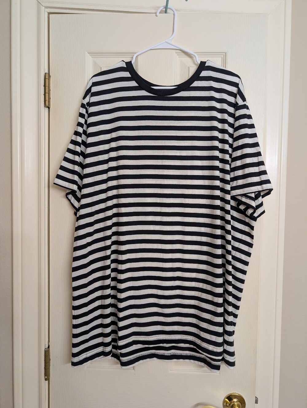 No Boundaries Black & White Striped Tee Size 3XL